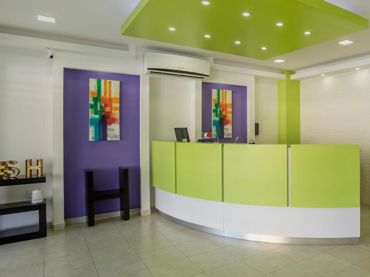 Smart Hotel Monterrey Esterno foto